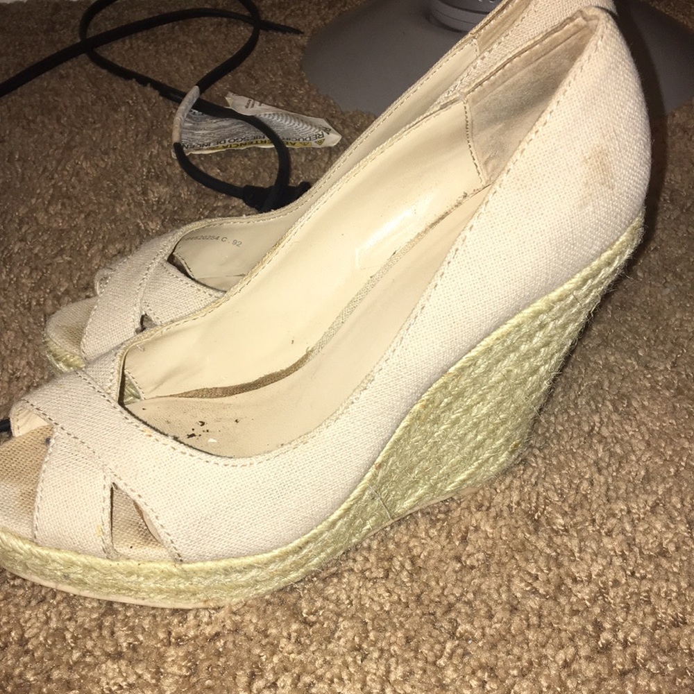 mango size 37 wedges, cream colored